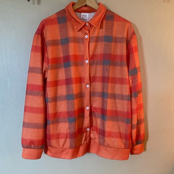 Bottom down Plaid Top - Picture 2 of 5